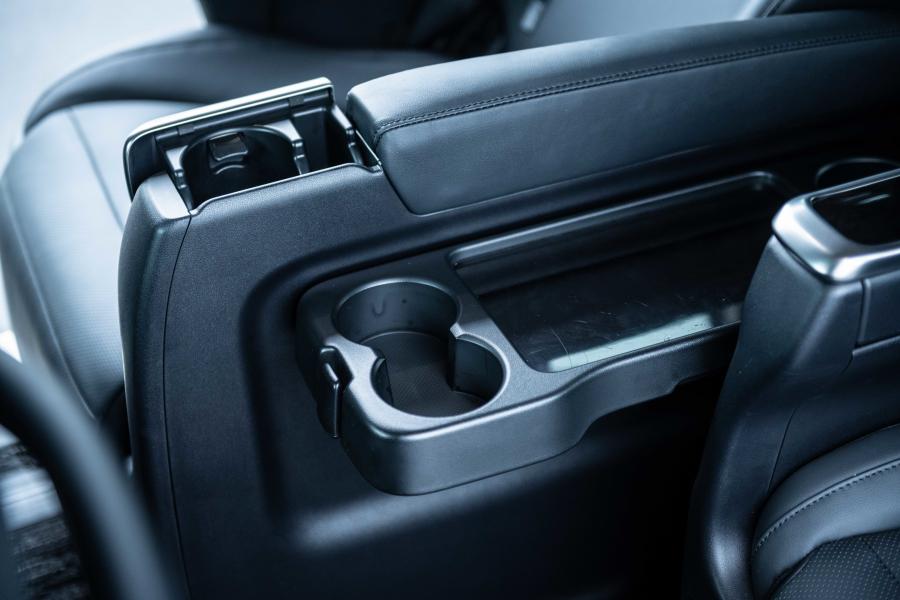 Детали интерьера Toyota Vellfire ZG 2018 года  (фото 12 из 23)
